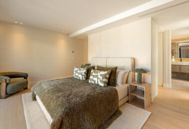 Villa Azteca – Elegant 6-Bedroom Modern Villa with Rooftop Lounge