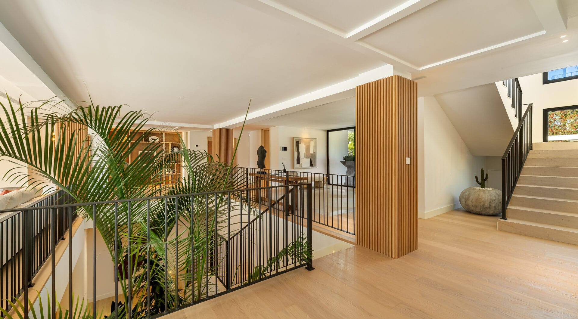 Villa Azteca – Elegant 6-Bedroom Modern Villa with Rooftop Lounge