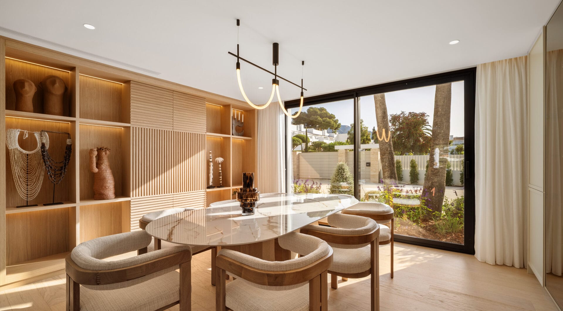 Villa Azteca – Elegant 6-Bedroom Modern Villa with Rooftop Lounge