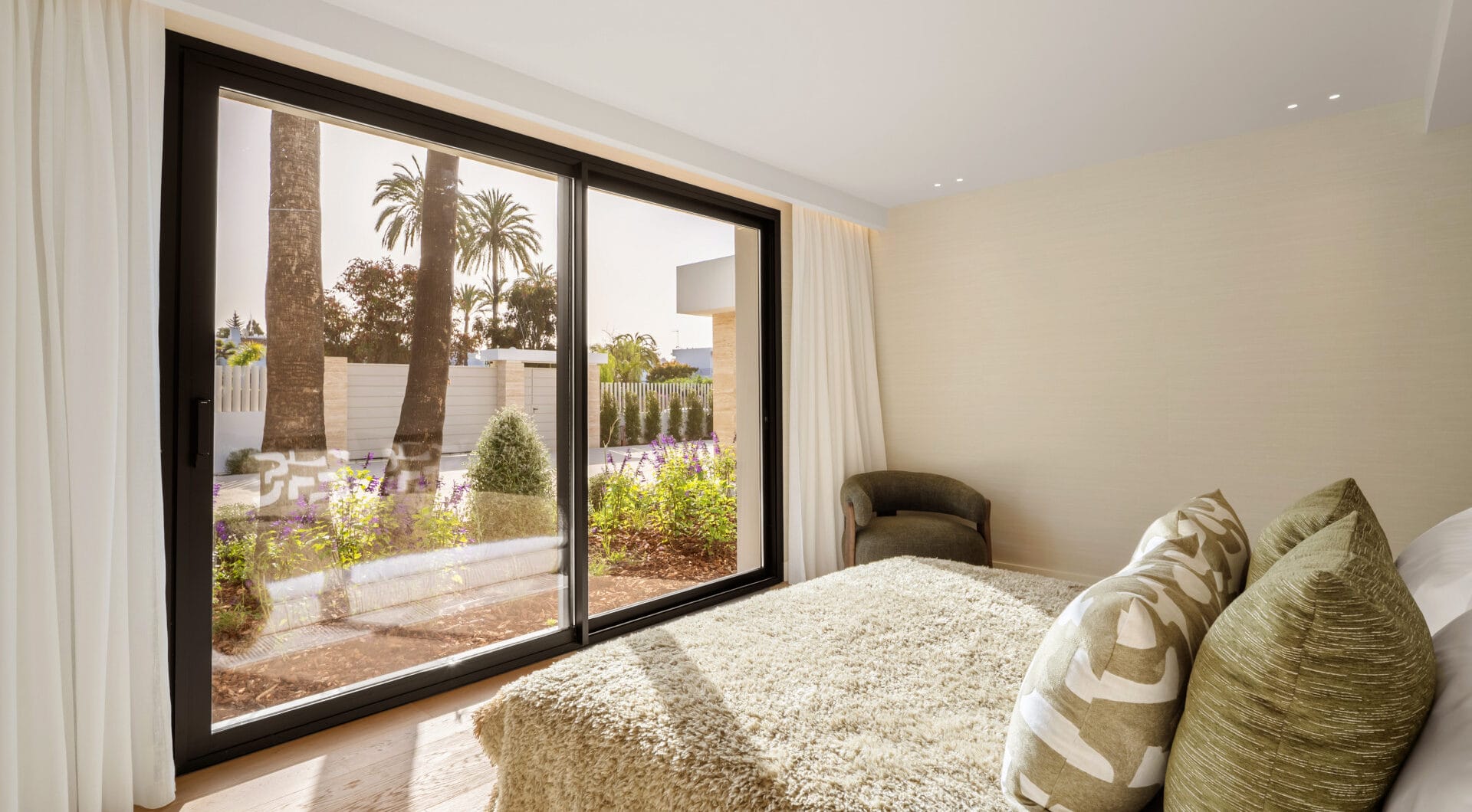 Villa Azteca – Elegant 6-Bedroom Modern Villa with Rooftop Lounge