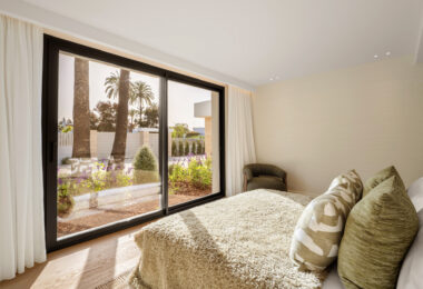 Villa Azteca – Elegant 6-Bedroom Modern Villa with Rooftop Lounge