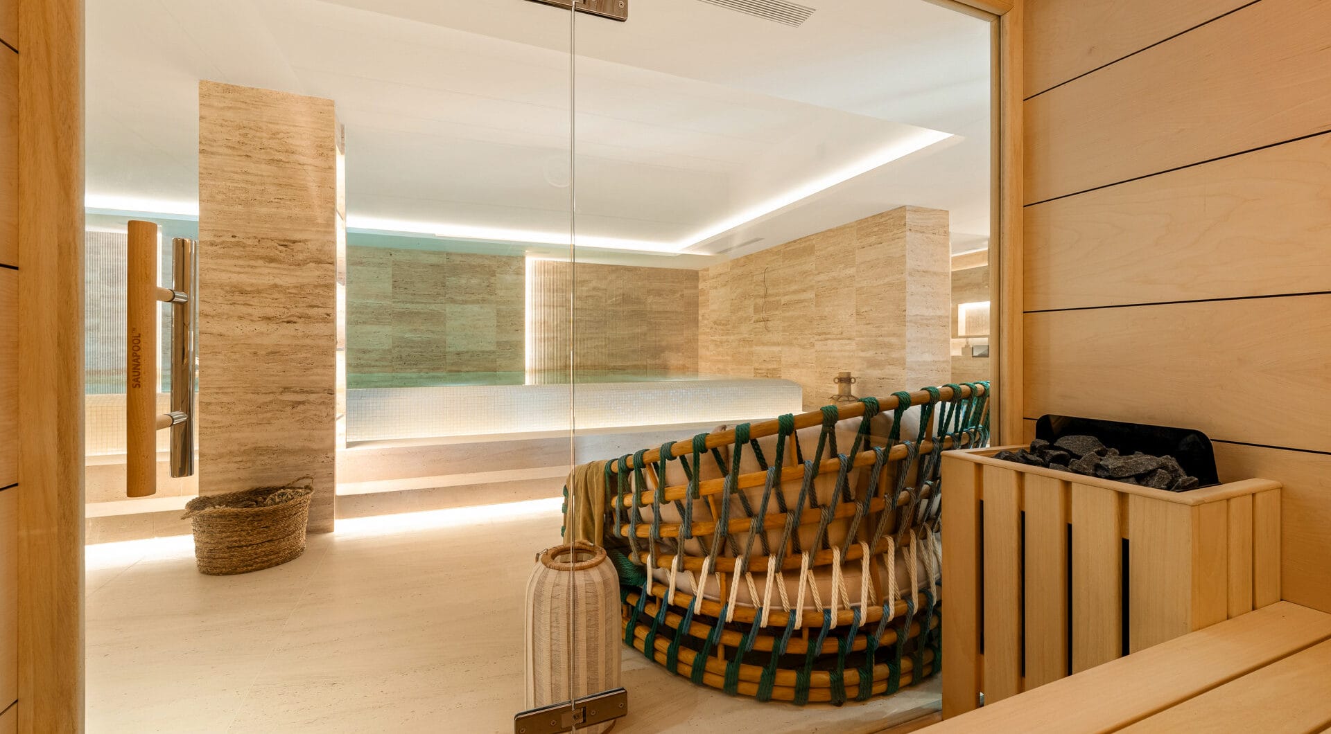 Villa Azteca – Elegant 6-Bedroom Modern Villa with Rooftop Lounge