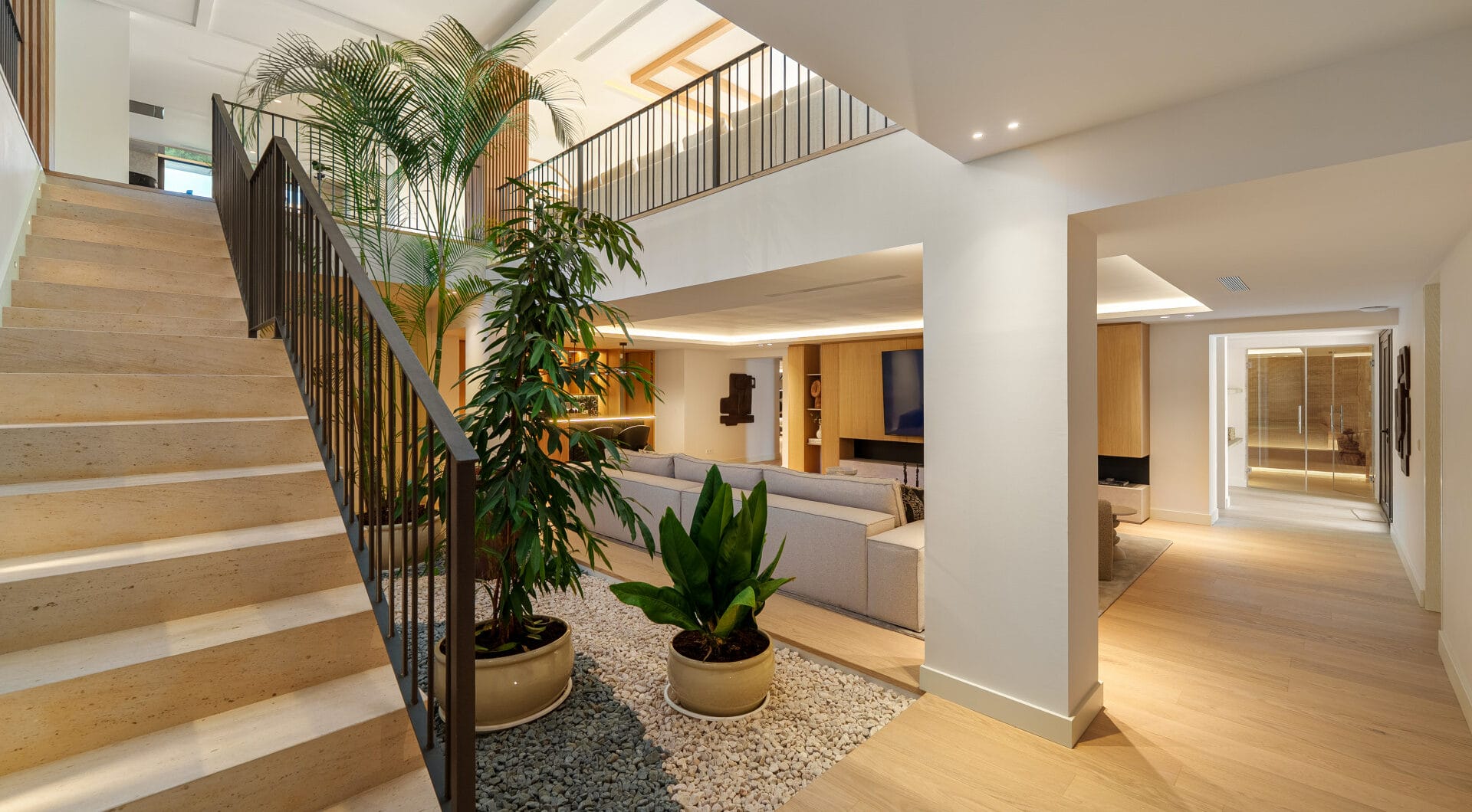 Villa Azteca – Elegant 6-Bedroom Modern Villa with Rooftop Lounge