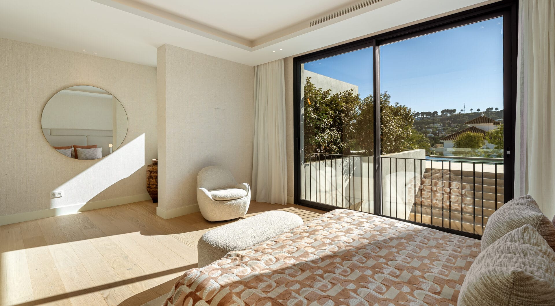 Villa Azteca – Elegant 6-Bedroom Modern Villa with Rooftop Lounge