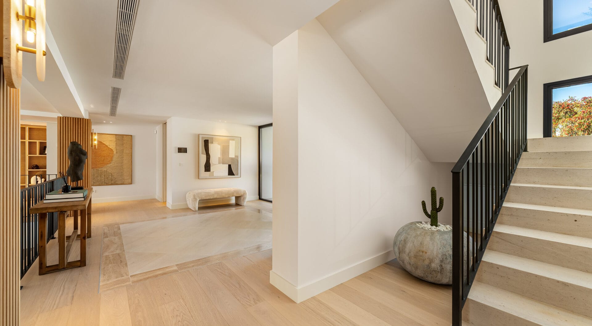 Villa Azteca – Elegant 6-Bedroom Modern Villa with Rooftop Lounge