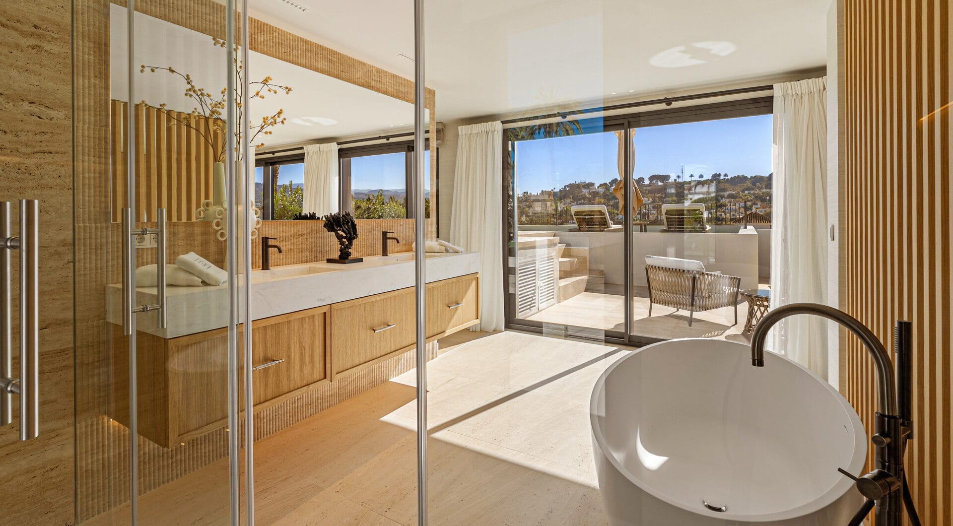 Villa Azteca – Elegant 6-Bedroom Modern Villa with Rooftop Lounge