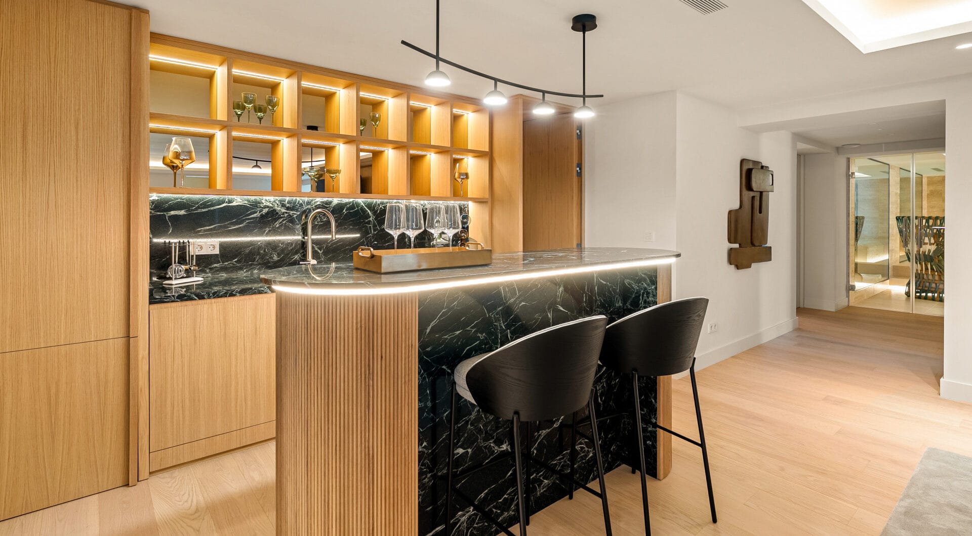 Villa Azteca – Elegant 6-Bedroom Modern Villa with Rooftop Lounge
