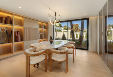 Villa Azteca – Elegant 6-Bedroom Modern Villa with Rooftop Lounge