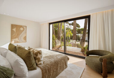 Villa Azteca – Elegant 6-Bedroom Modern Villa with Rooftop Lounge