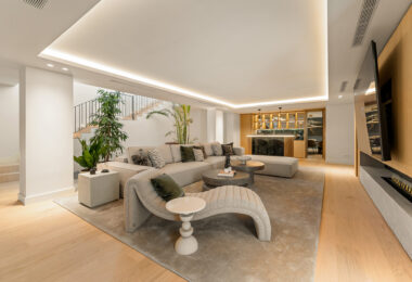 Villa Azteca – Elegant 6-Bedroom Modern Villa with Rooftop Lounge