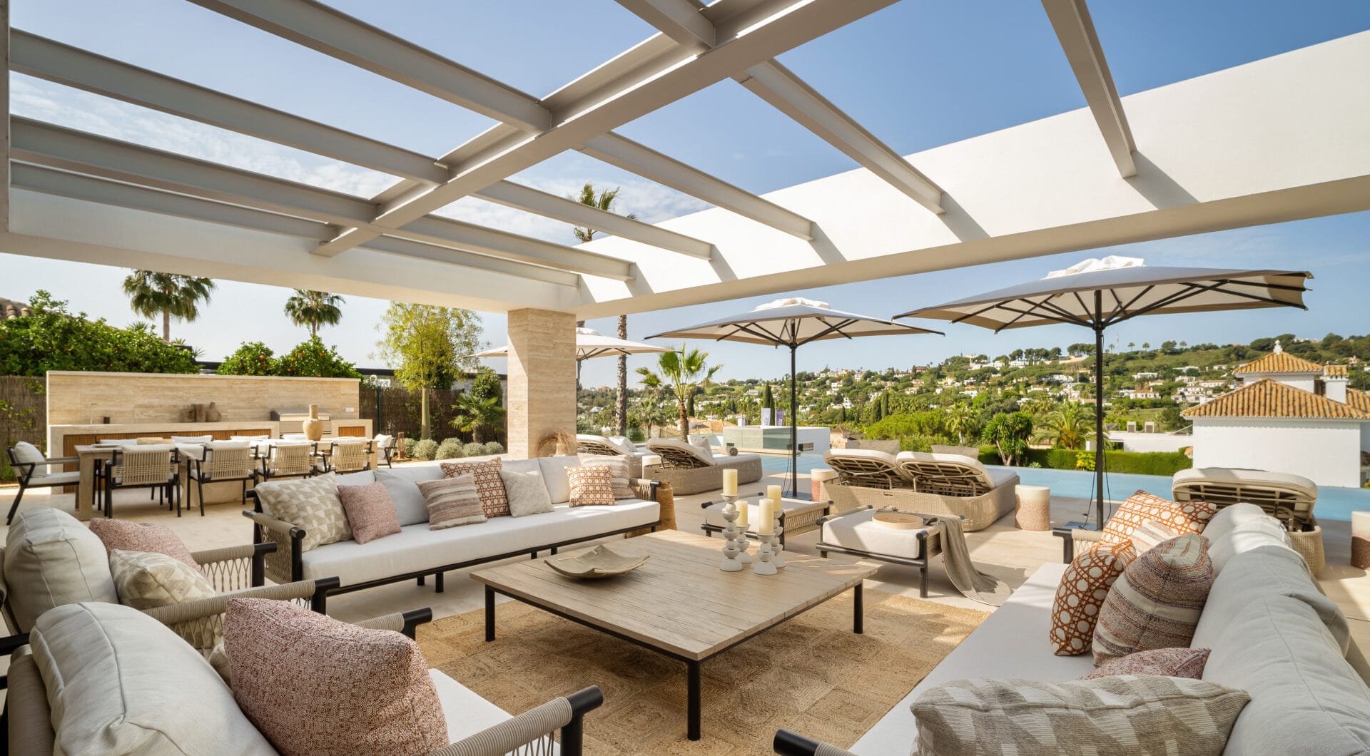 Villa Azteca – Elegant 6-Bedroom Modern Villa with Rooftop Lounge