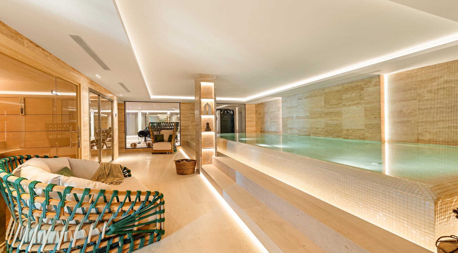 Villa Azteca – Elegant 6-Bedroom Modern Villa with Rooftop Lounge