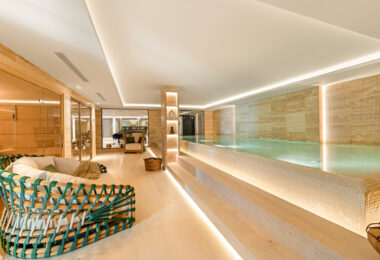 Villa Azteca – Elegant 6-Bedroom Modern Villa with Rooftop Lounge