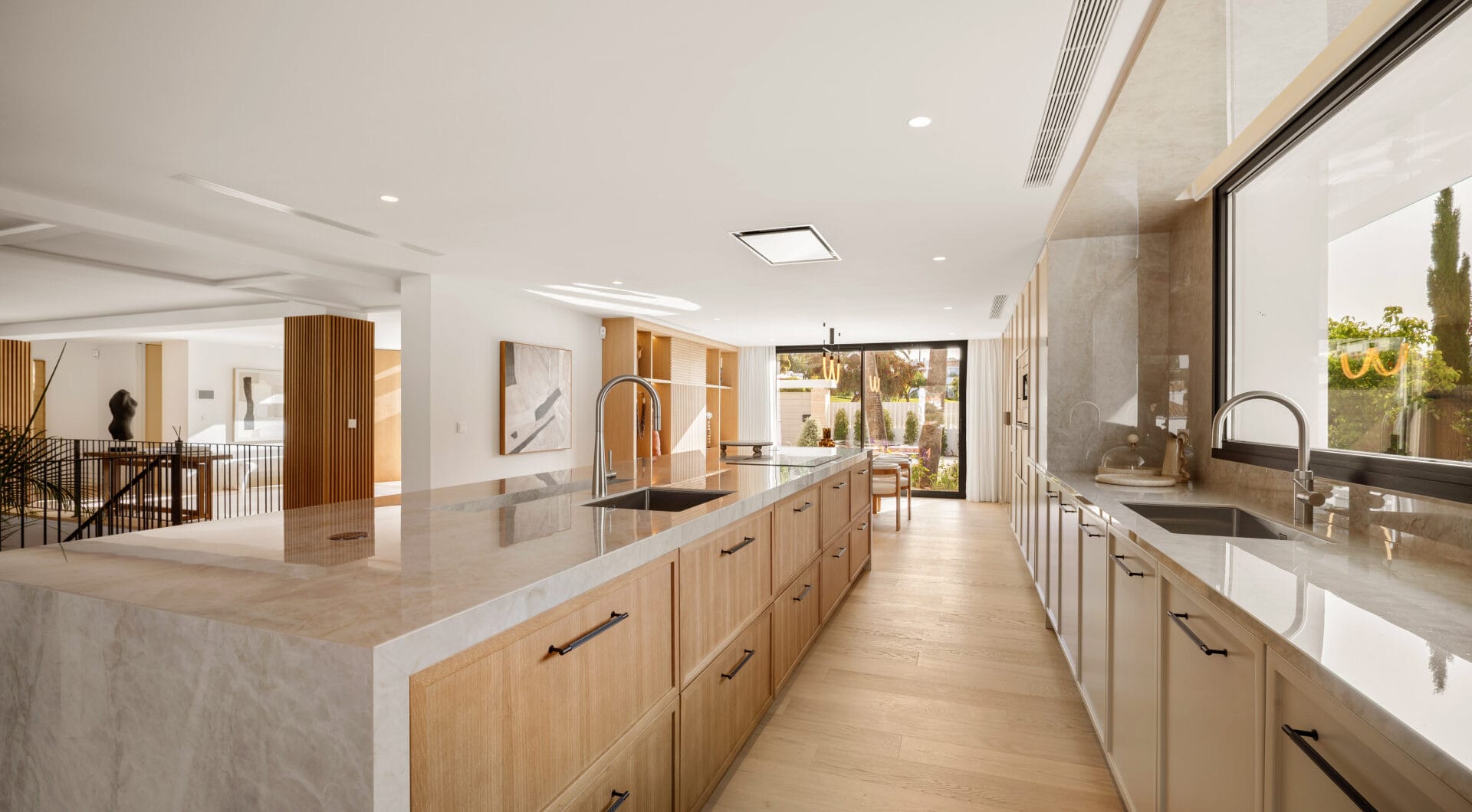 Villa Azteca – Elegant 6-Bedroom Modern Villa with Rooftop Lounge