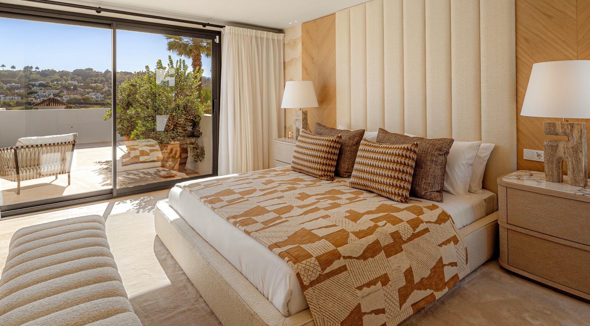 Villa Azteca – Elegant 6-Bedroom Modern Villa with Rooftop Lounge