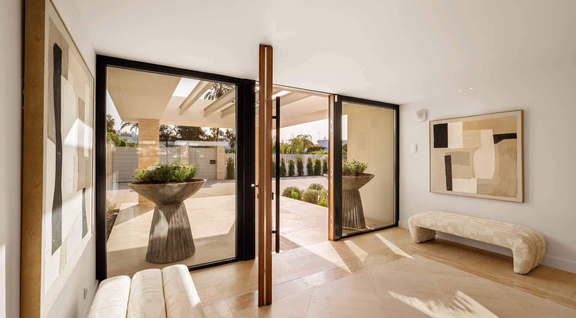 Villa Azteca – Elegant 6-Bedroom Modern Villa with Rooftop Lounge