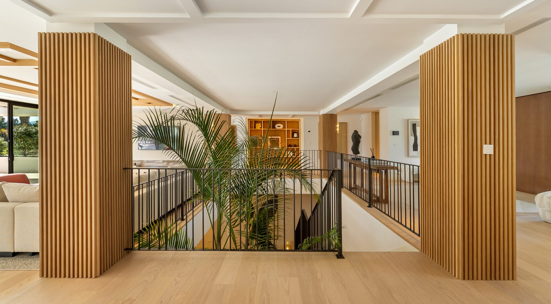 Villa Azteca – Elegant 6-Bedroom Modern Villa with Rooftop Lounge
