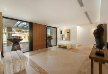 Villa Azteca – Elegant 6-Bedroom Modern Villa with Rooftop Lounge