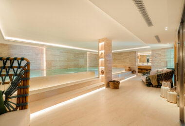 Villa Azteca – Elegant 6-Bedroom Modern Villa with Rooftop Lounge