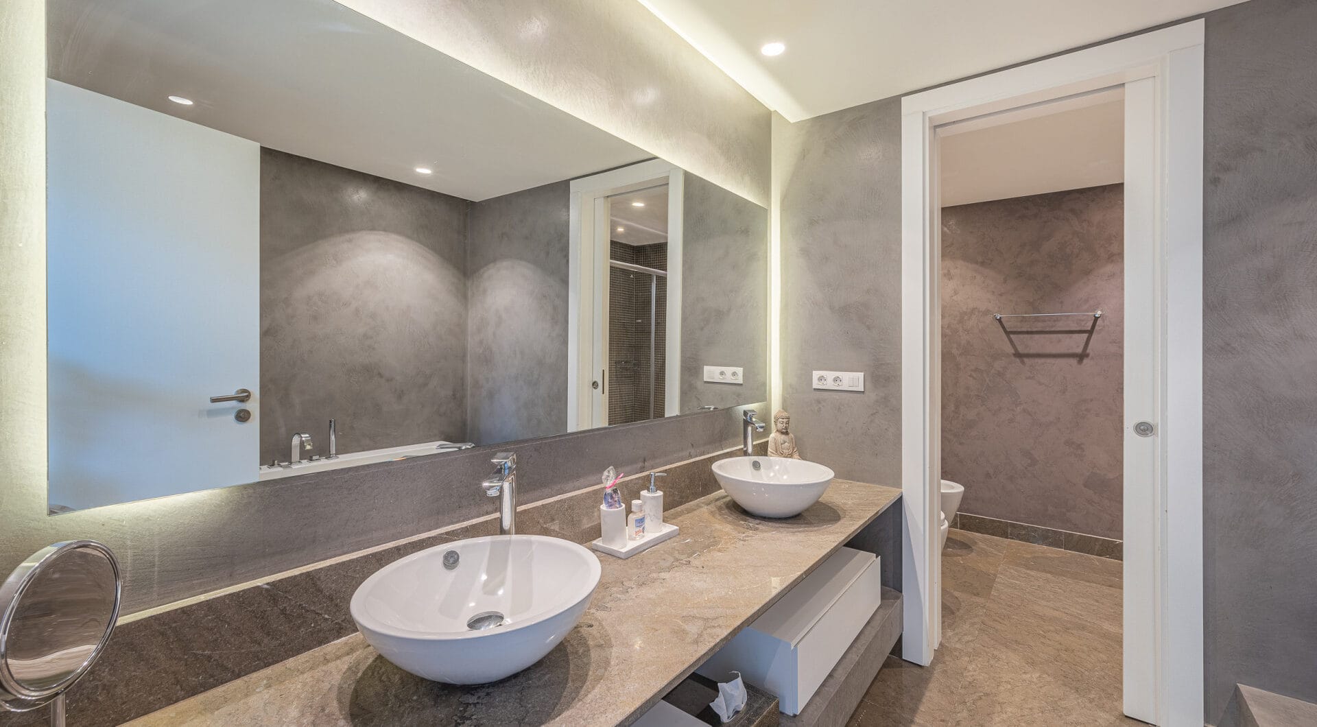 Stunning 4-Bedroom Villa