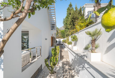 Stunning 4-Bedroom Villa