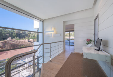 Stunning 4-Bedroom Villa