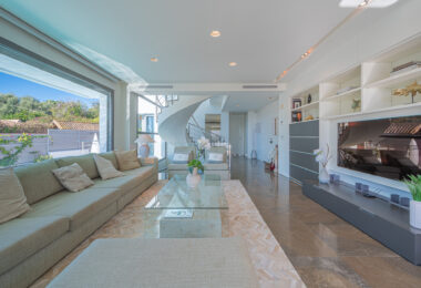Stunning 4-Bedroom Villa