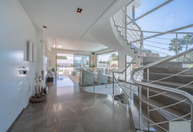Stunning 4-Bedroom Villa