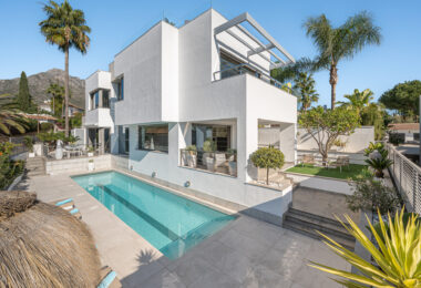 Stunning 4-Bedroom Villa
