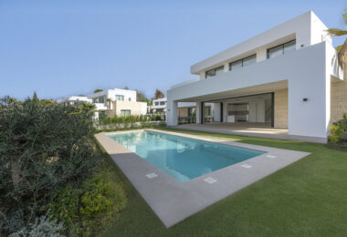 Brand New 4-Bedroom Contemporary Villa