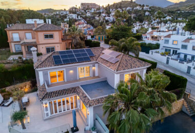 Exquisite Six-Bedroom Luxury Villa in the Golf Valley of Nueva Andalucia, Marbella