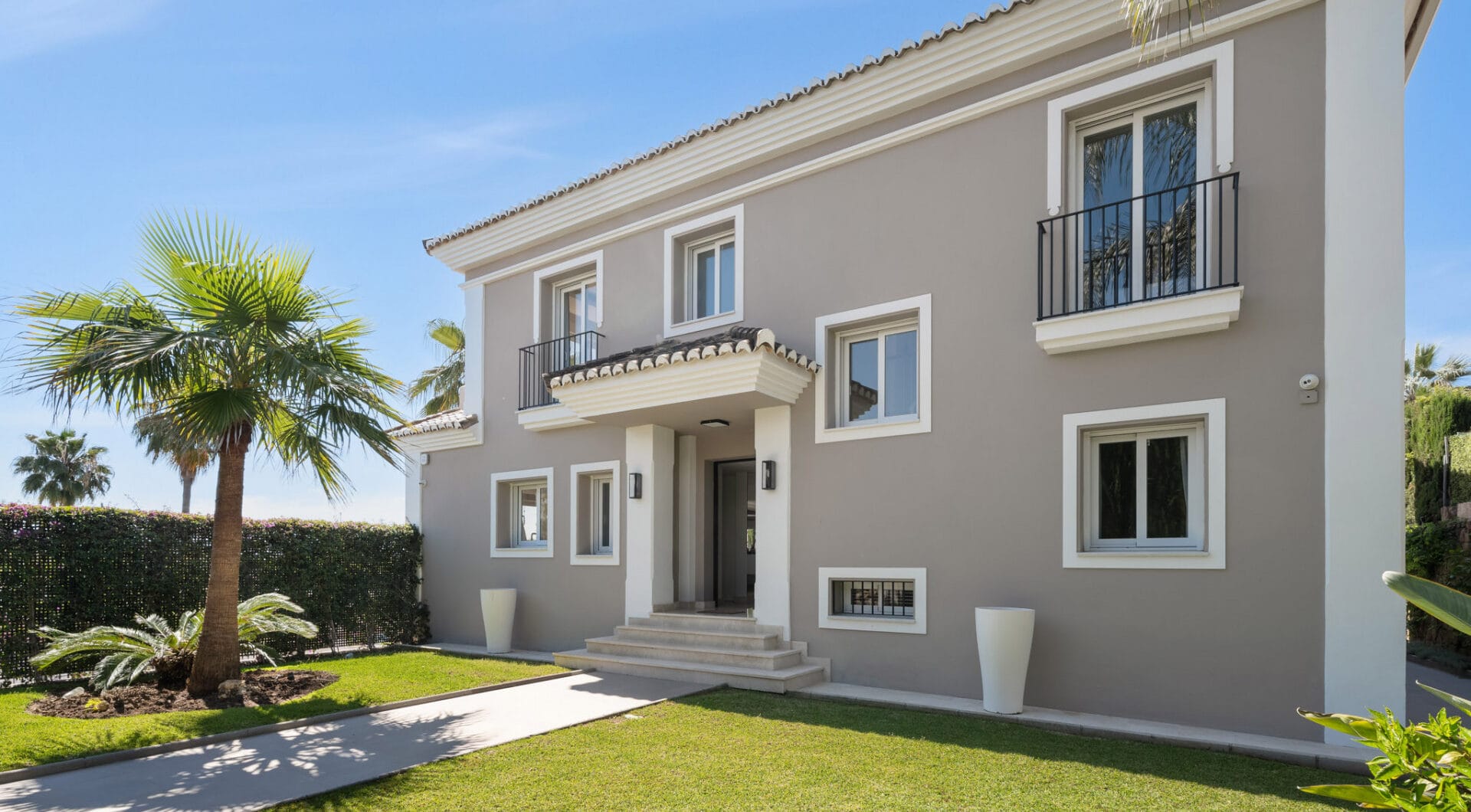 Exquisite Six-Bedroom Luxury Villa in the Golf Valley of Nueva Andalucia, Marbella