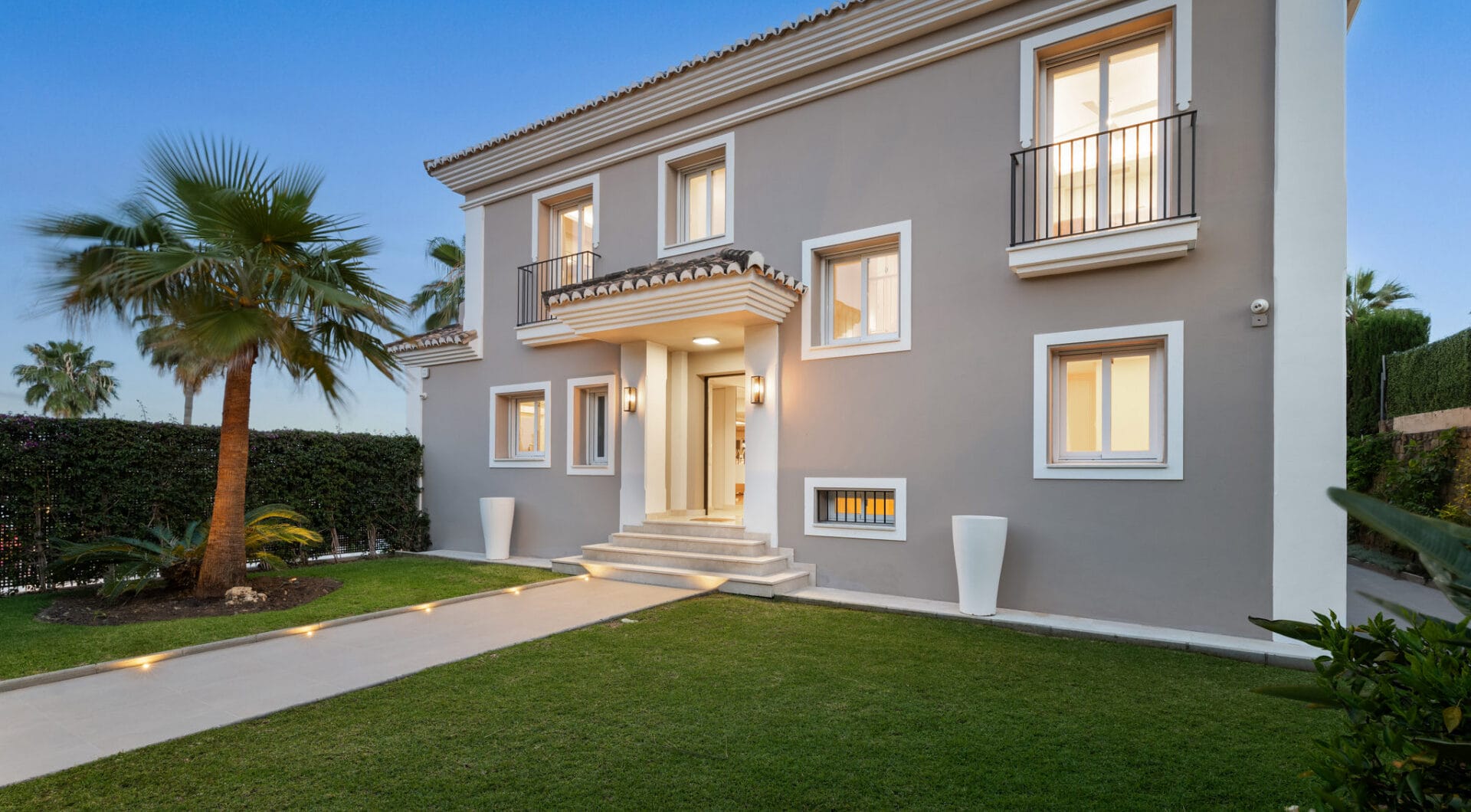 Exquisite Six-Bedroom Luxury Villa in the Golf Valley of Nueva Andalucia, Marbella