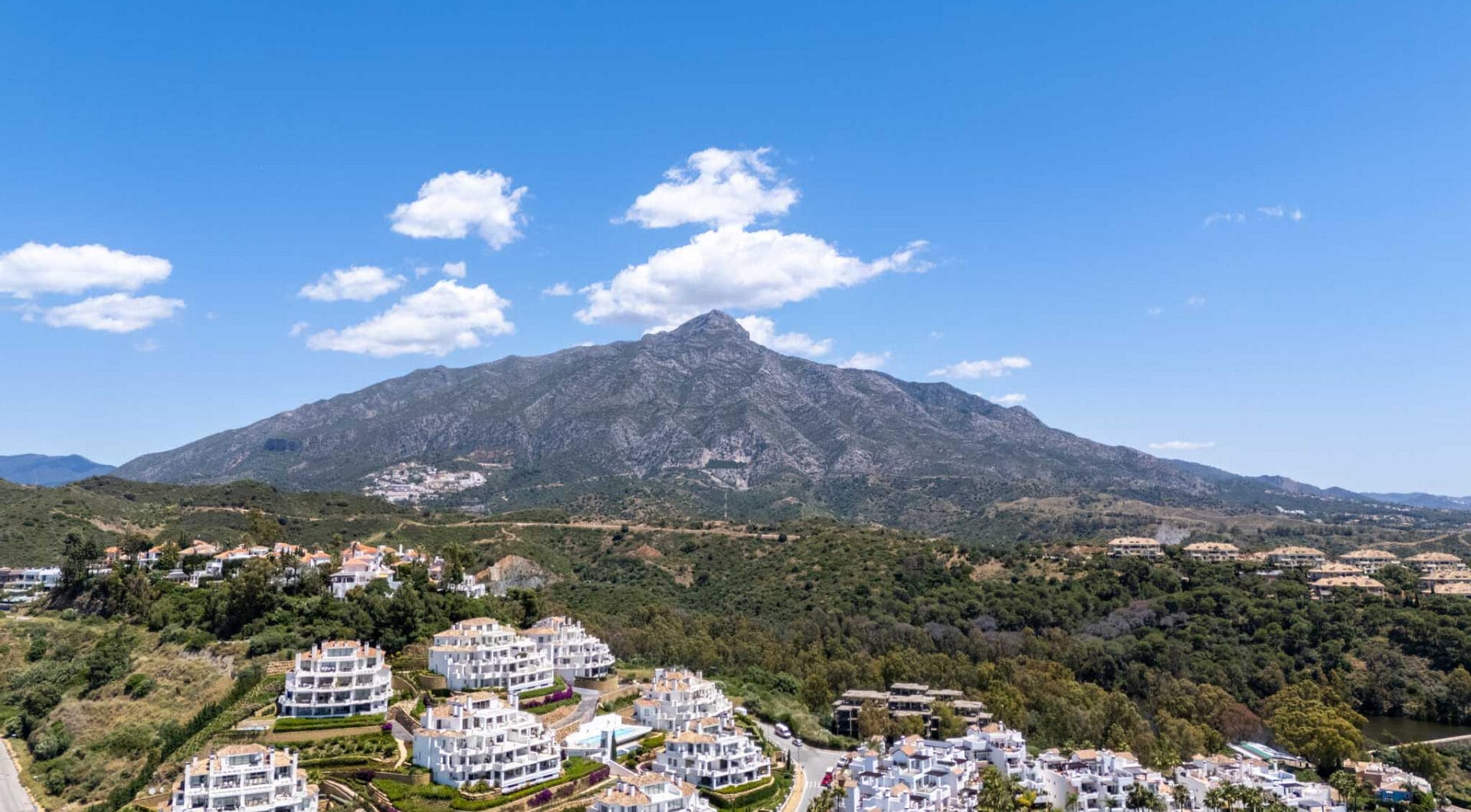 Exquisite Six-Bedroom Luxury Villa in the Golf Valley of Nueva Andalucia, Marbella