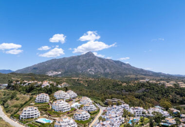 Exquisite Six-Bedroom Luxury Villa in the Golf Valley of Nueva Andalucia, Marbella