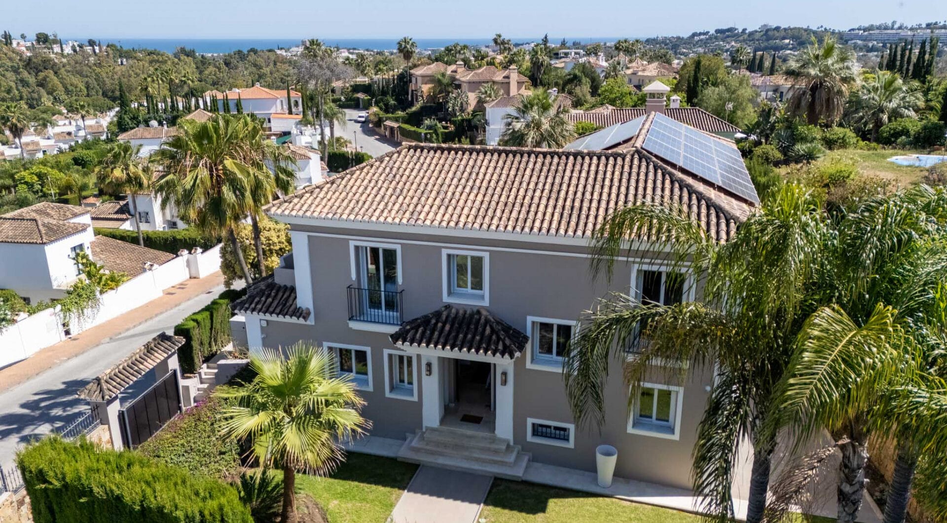 Exquisite Six-Bedroom Luxury Villa in the Golf Valley of Nueva Andalucia, Marbella