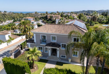 Exquisite Six-Bedroom Luxury Villa in the Golf Valley of Nueva Andalucia, Marbella