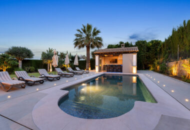 Exquisite Six-Bedroom Luxury Villa in the Golf Valley of Nueva Andalucia, Marbella