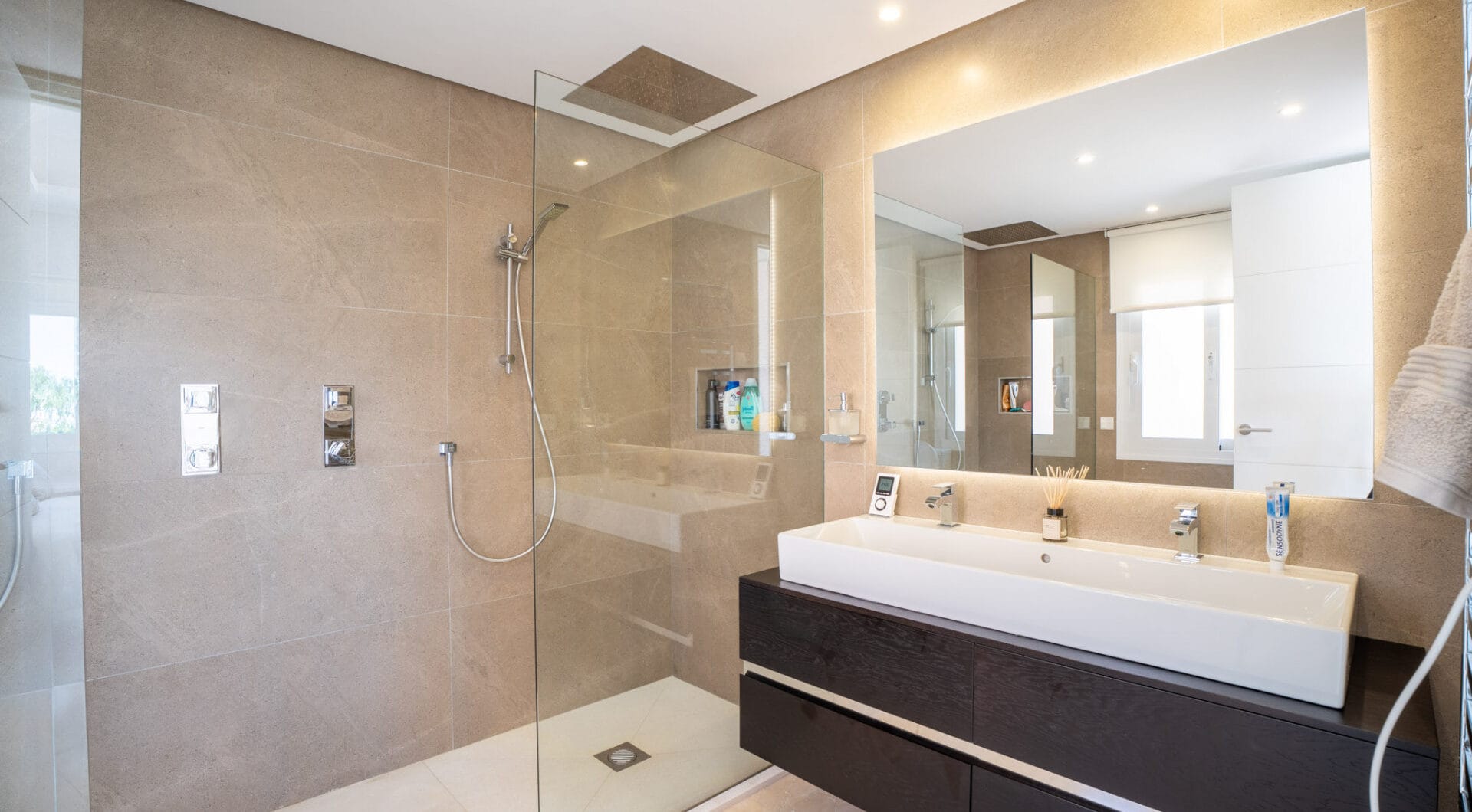 Exquisite Six-Bedroom Luxury Villa in the Golf Valley of Nueva Andalucia, Marbella