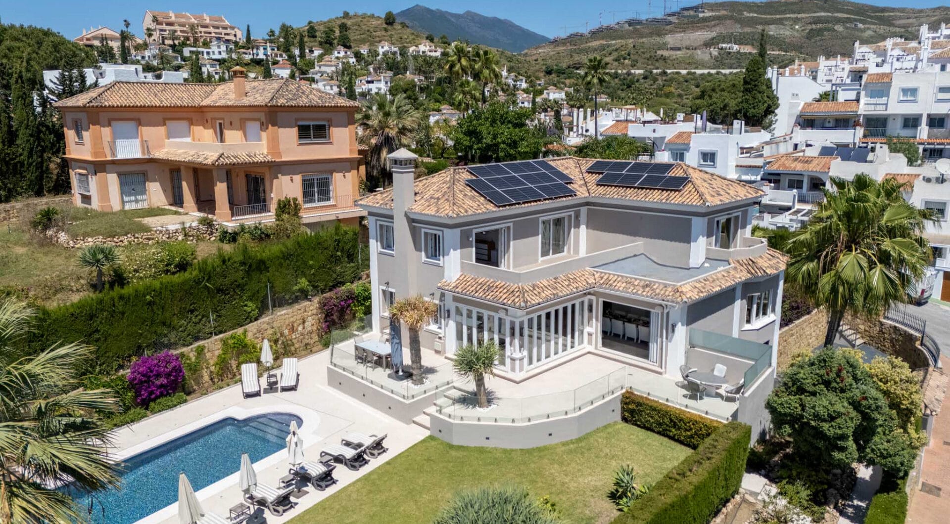 Exquisite Six-Bedroom Luxury Villa in the Golf Valley of Nueva Andalucia, Marbella