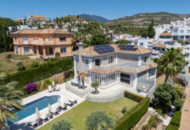 Exquisite Six-Bedroom Luxury Villa in the Golf Valley of Nueva Andalucia, Marbella