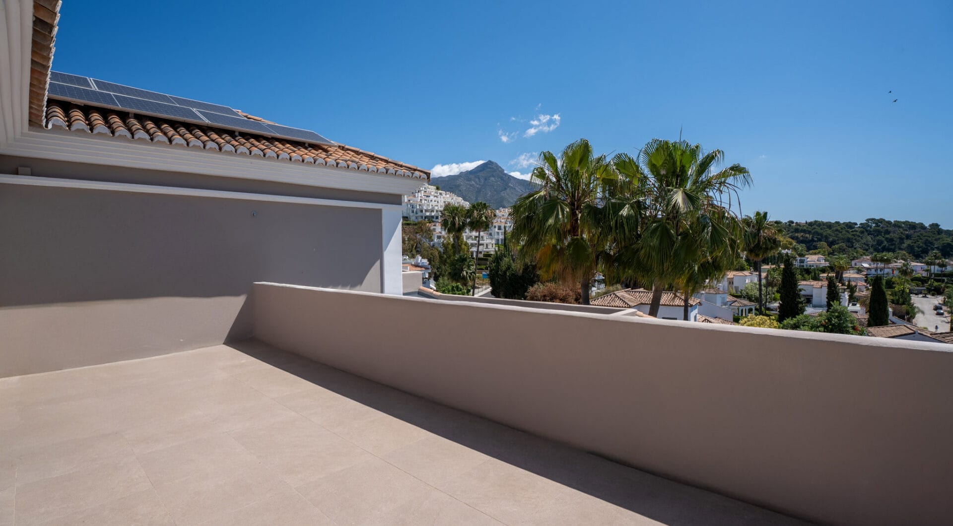 Exquisite Six-Bedroom Luxury Villa in the Golf Valley of Nueva Andalucia, Marbella
