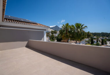 Exquisite Six-Bedroom Luxury Villa in the Golf Valley of Nueva Andalucia, Marbella
