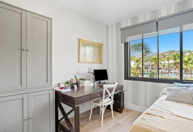 Stylish south-facing three bedroom apartment with spectacular sea views, located in the prestigious Mirador de Estepona Hills