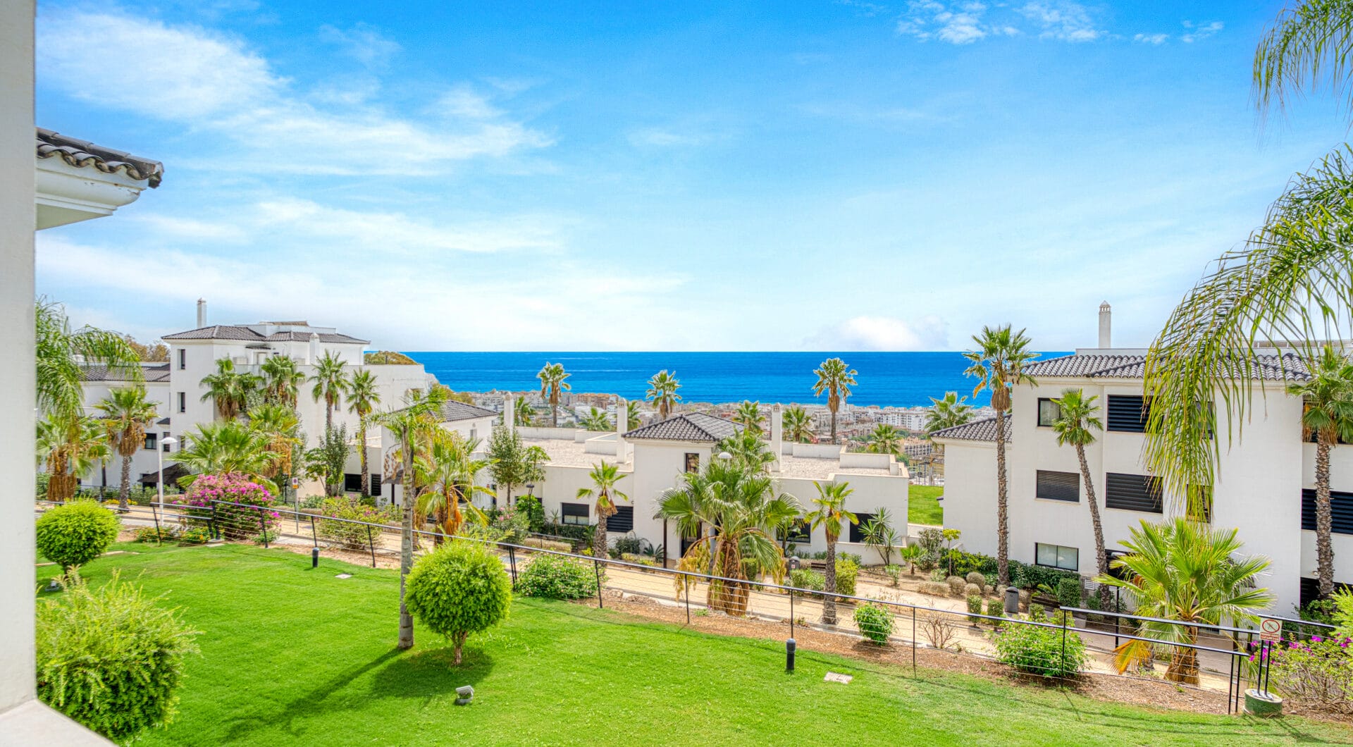 Stylish south-facing three bedroom apartment with spectacular sea views, located in the prestigious Mirador de Estepona Hills