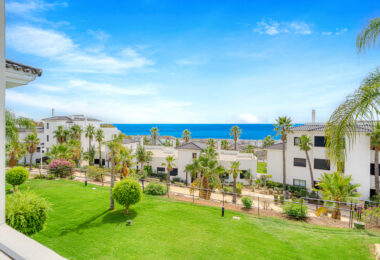Stylish south-facing three bedroom apartment with spectacular sea views, located in the prestigious Mirador de Estepona Hills
