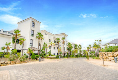 Stylish south-facing three bedroom apartment with spectacular sea views, located in the prestigious Mirador de Estepona Hills