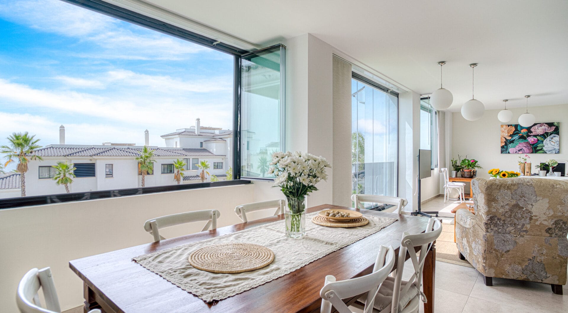 Stylish south-facing three bedroom apartment with spectacular sea views, located in the prestigious Mirador de Estepona Hills