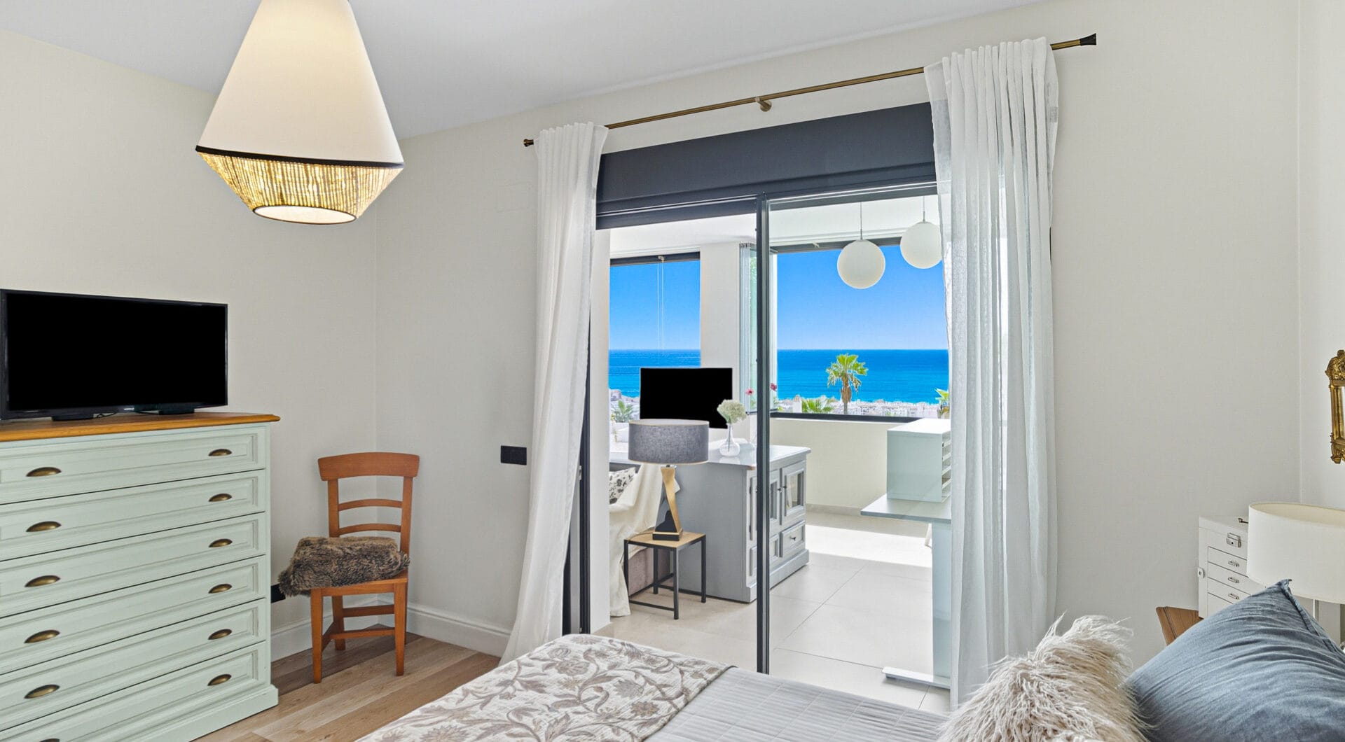 Stylish south-facing three bedroom apartment with spectacular sea views, located in the prestigious Mirador de Estepona Hills
