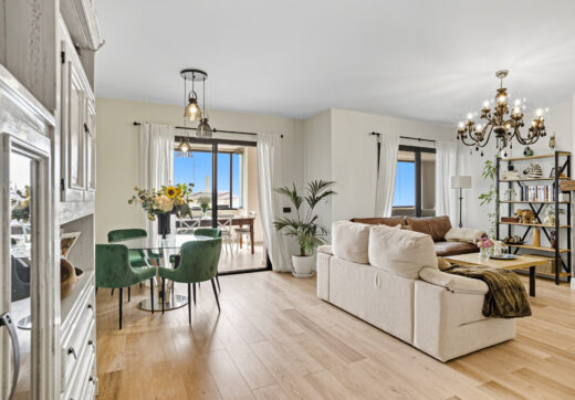 Stylish south-facing three bedroom apartment with spectacular sea views, located in the prestigious Mirador de Estepona Hills